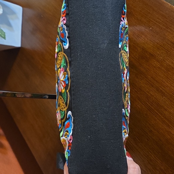 Bohemian Embroidered Floral Crossbody NWOT - Picture 5 of 11